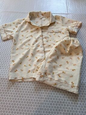 Kids' Cream Floral Short-Sleeve Shirt & Shorts Set. Size M